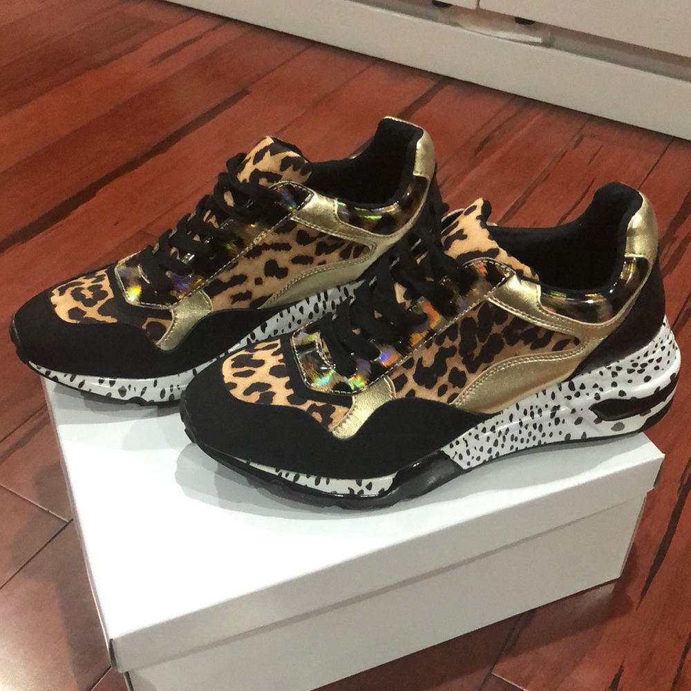 Steve Madden women’s Leopard Sneakers size 10